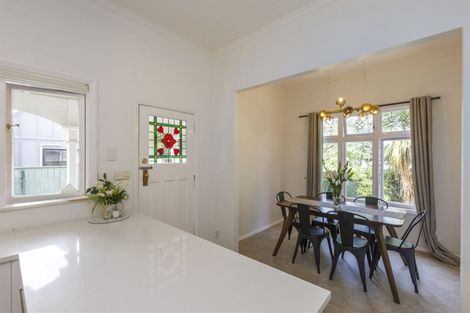 Photo of property in 4 Napier Road, Terrace End, Palmerston North, 4410