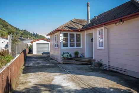 Photo of property in 27 Oxford Street, Picton, 7220