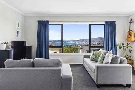 Photo of property in 12 Grumman Lane, Newlands, Wellington, 6037