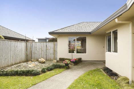Photo of property in 9 Ron Place, Fitzherbert, Palmerston North, 4410