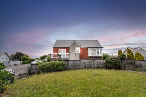 Photo of property in 28 Welland Place, Island Bay, Wellington, 6023