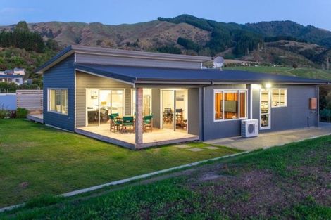Photo of property in 16 Sandridge Terrace, Pohara, Takaka, 7183