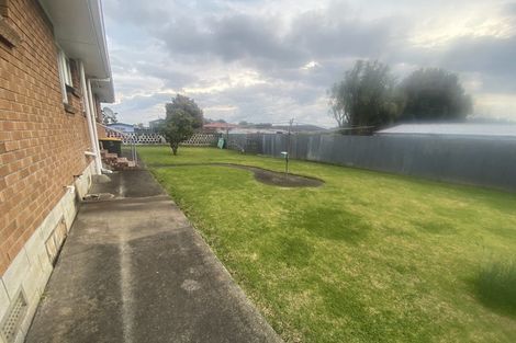 Photo of property in 8 Warden Place, Mangere Bridge, Auckland, 2022