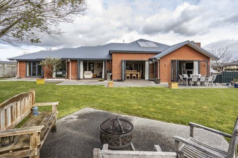 Photo of property in 18 Sycamore Close, Rangiora, 7400