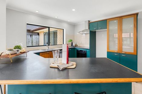 Photo of property in 8 Gilford Place, East Tamaki Heights, Auckland, 2016