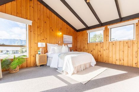 Photo of property in 26 Reeves Street, Waikanae Beach, Waikanae, 5036