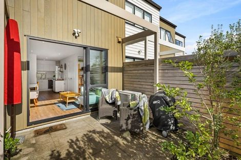 Photo of property in 8/35 Garadice Road, Rothesay Bay, Auckland, 0630