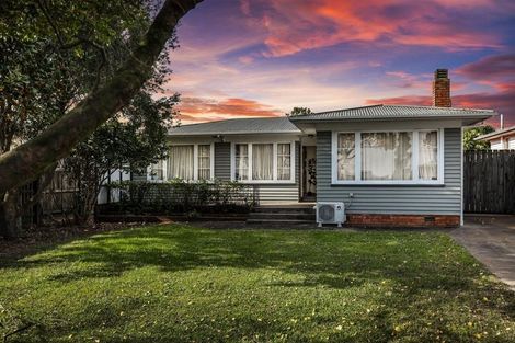 Photo of property in 69 Taikata Road, Te Atatu Peninsula, Auckland, 0610