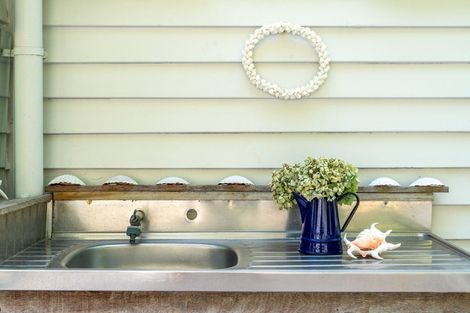 Photo of property in 33 Miro Road, Palm Beach, Waiheke Island, 1081