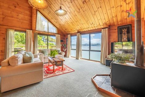 Photo of property in 321 Marine Drive, York Bay, Lower Hutt, 5013