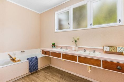 Photo of property in 4 Mervyn Place, Plimmerton, Porirua, 5026