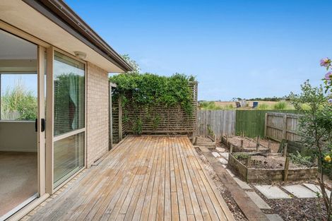 Photo of property in 9 Raabia Close, Parakai, 0830