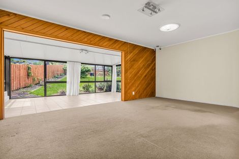 Photo of property in 10 Mackwood Place, Birkdale, Auckland, 0626