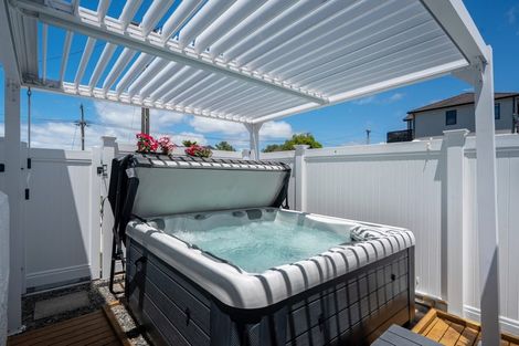 Photo of property in 1/24 Toroa Street, Torbay, Auckland, 0630
