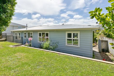 Photo of property in 72 Redwood Avenue, Tawa, Wellington, 5028