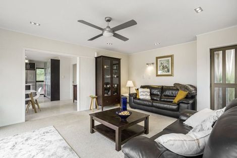 Photo of property in 2 Edgewater Grove, Orewa, 0931