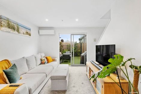 Photo of property in 4/7 Flanshaw Road, Te Atatu South, Auckland, 0610