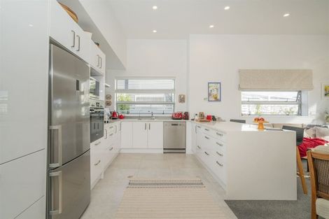 Photo of property in 16 Vanita Drive, Whitianga, 3510