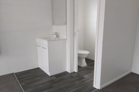 Photo of property in 1/5 Clematis Avenue, Murrays Bay, Auckland, 0630