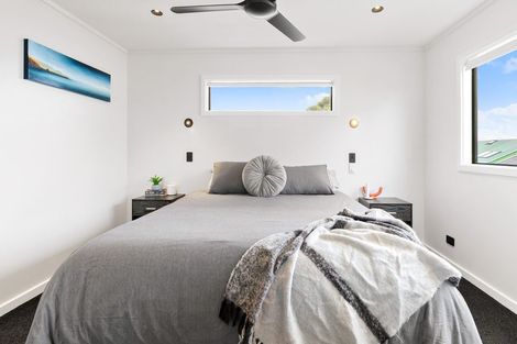 Photo of property in 210 Queens Drive, Lyall Bay, Wellington, 6022