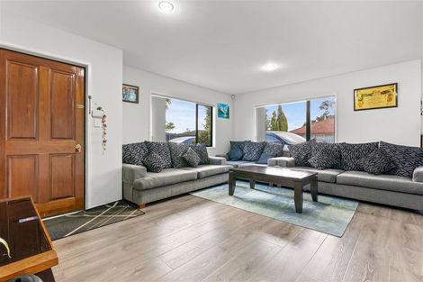 Photo of property in 5 Gerona Crescent, Hillpark, Auckland, 2102