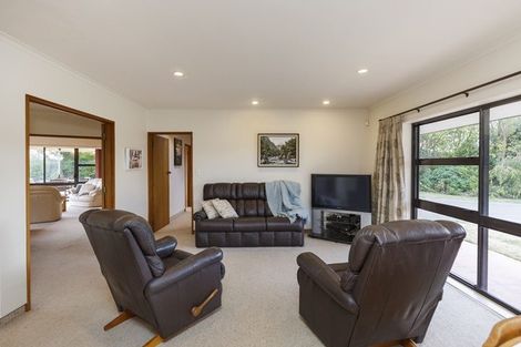 Photo of property in 515 Roberts Line, Kelvin Grove, Palmerston North, 4470