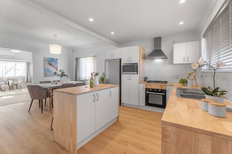 Photo of property in 44 Rimu Street, New Lynn, Auckland, 0600
