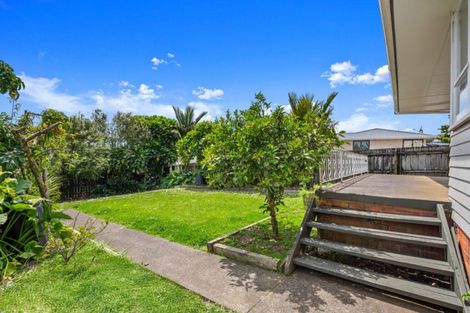 Photo of property in 71 Sylvan Crescent, Te Atatu South, Auckland, 0610