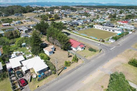 Photo of property in 98 Park Avenue, Waitarere Beach, Levin, 5510