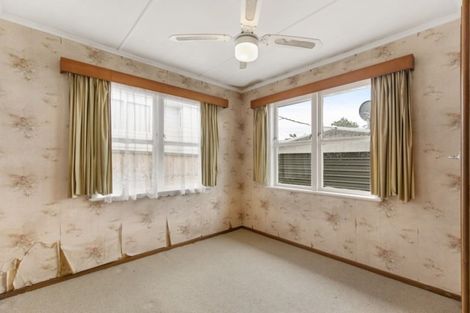 Photo of property in 14 Fairclough Road, Beach Haven, Auckland, 0626