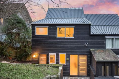 Photo of property in 1/12 Kenef Road, Paremata, Porirua, 5024