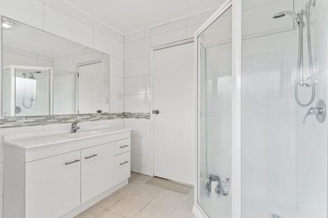 Photo of property in 125 Bruce Mclaren Road, Henderson, Auckland, 0612