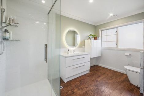 Photo of property in 2 Rika Place, Kawaha Point, Rotorua, 3010