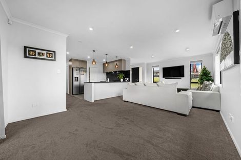 Photo of property in 33 Harry Richards Way, Pokeno, 2402