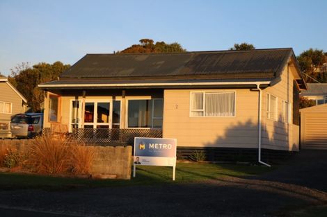 Photo of property in 2 Marine Terrace, Kaka Point, 9271