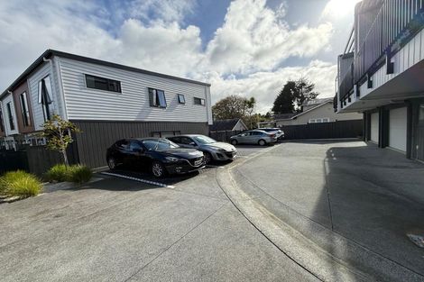 Photo of property in 5/58 Te Atatu Road, Te Atatu South, Auckland, 0610