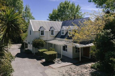 Photo of property in 200 Aokautere Drive, Fitzherbert, Palmerston North, 4471