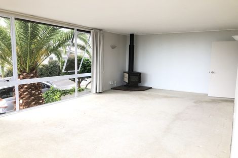 Photo of property in 1/11 Parr Terrace, Castor Bay, Auckland, 0620