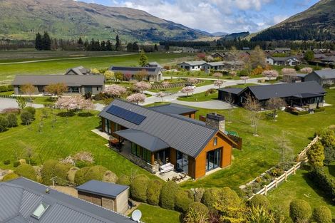 Photo of property in 5 Parkview Street, Wanaka, 9382