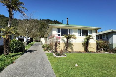 Photo of property in 19 Main Road, Harihari, 7884