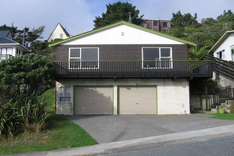 Photo of property in 34 Chapman Street, Newlands, Wellington, 6037