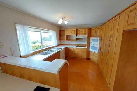 Photo of property in 21 Oakpark Place, West Harbour, Auckland, 0618