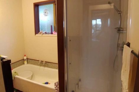 Photo of property in 2/9 Seaton Road, Murrays Bay, Auckland, 0630