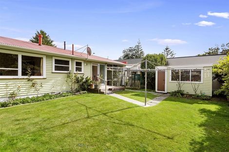 Photo of property in 10 Peckham Grove, Tawa, Wellington, 5028