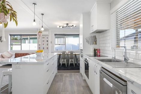 Photo of property in 8 Ansford Place, Bader, Hamilton, 3206