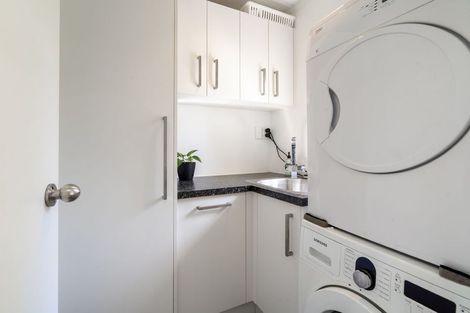 Photo of property in 7 Eagleson Street, Northcross, Auckland, 0632