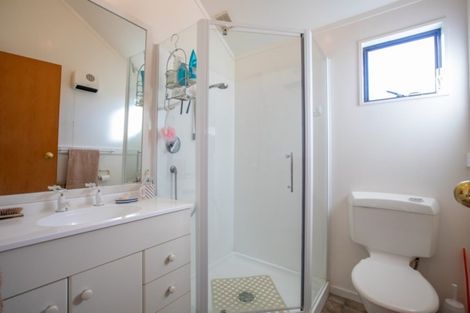 Photo of property in 8a Winara Avenue, Waikanae, 5036