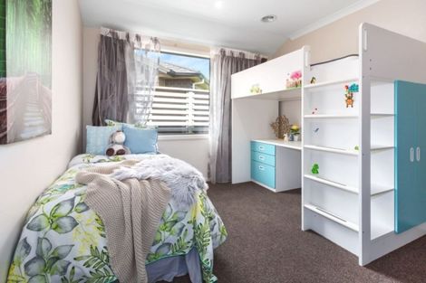 Photo of property in 32 Sumner Terrace, Aotea, Porirua, 5024