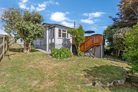 Photo of property in 174 Seaview Road, Westown, New Plymouth, 4310