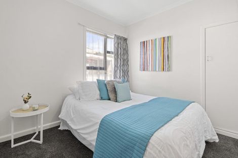 Photo of property in 32 Mexted Terrace, Tawa, Wellington, 5028